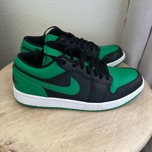 Nike Jordan low - Green and Black Sneakers
